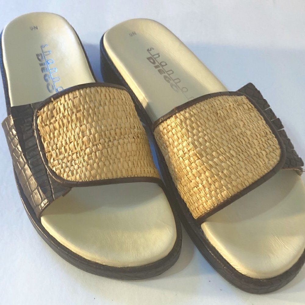 Shannon Diego SZ 9 N NWOT Brown crocodile embossed ratton trim slip on sandal